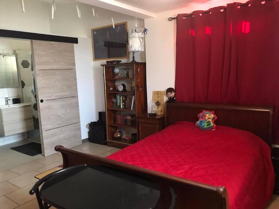La Chambre Des Sorciers - Logement Independant Sainte-Marie Zewnętrze zdjęcie
