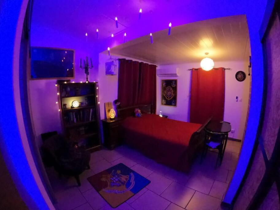 La Chambre Des Sorciers - Logement Independant Sainte-Marie Zewnętrze zdjęcie